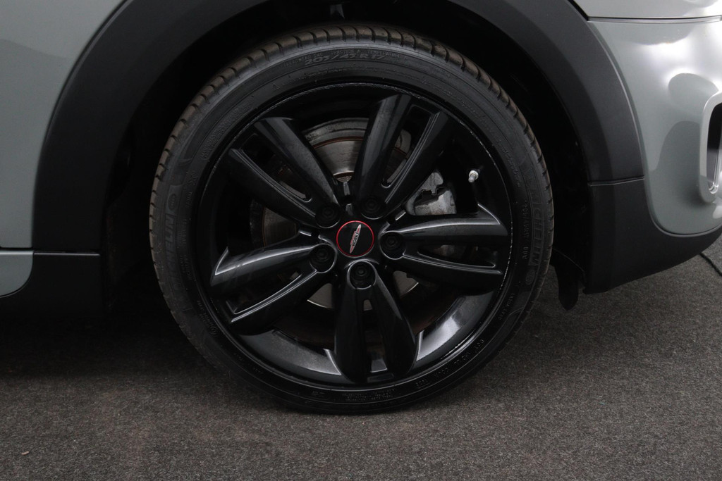 
MINI Mini 1.5 Cooper Serious Business JCW-Pakket (NL-auto, Goed OnderH, Navi, Parkeersensoren, Climate Con vol									