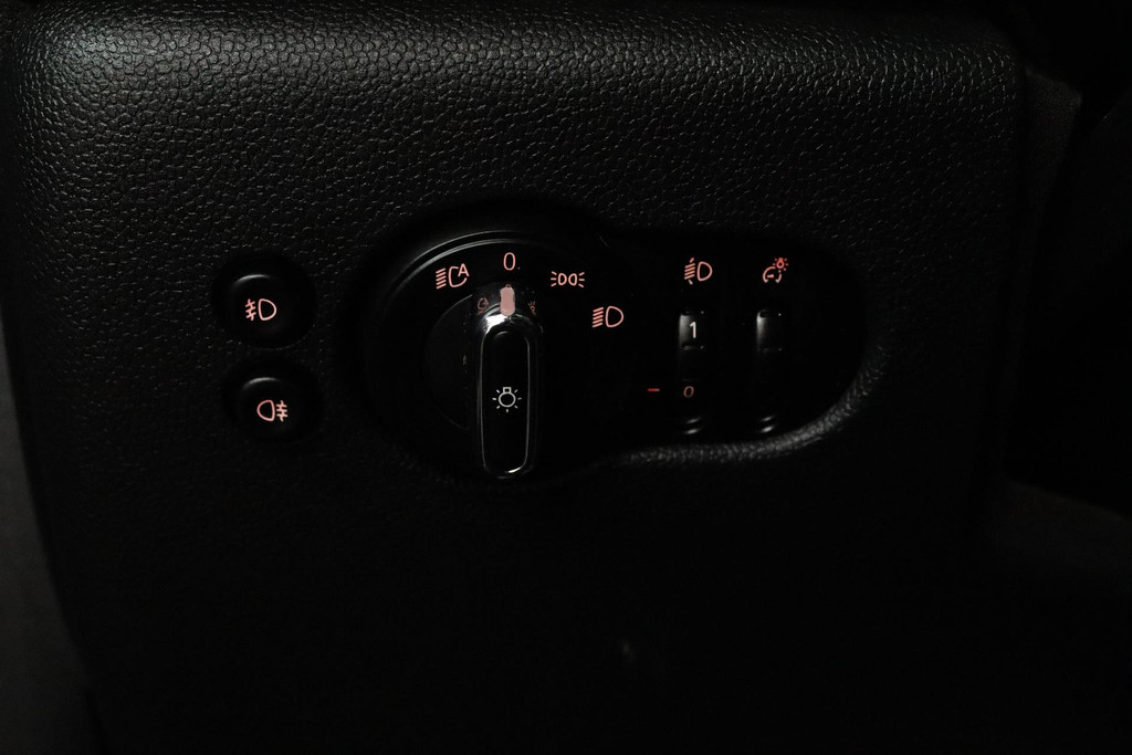 
MINI Mini 2.0 Cooper S Automaat (PANORAMADAK, HARMAN & KARDON, NAVIGATIE, PARKEERSENSOREN, STOELVERWARMING, NL-AUTO) vol									