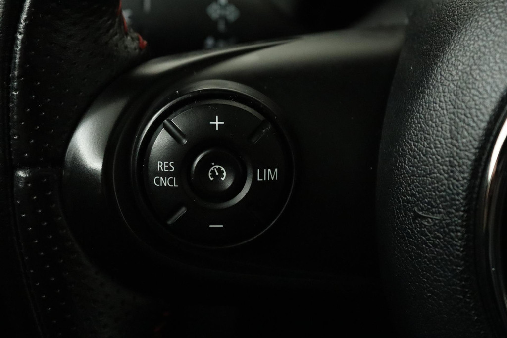 
MINI Mini 2.0 Cooper S Automaat (PANORAMADAK, HARMAN & KARDON, NAVIGATIE, PARKEERSENSOREN, STOELVERWARMING, NL-AUTO) vol									