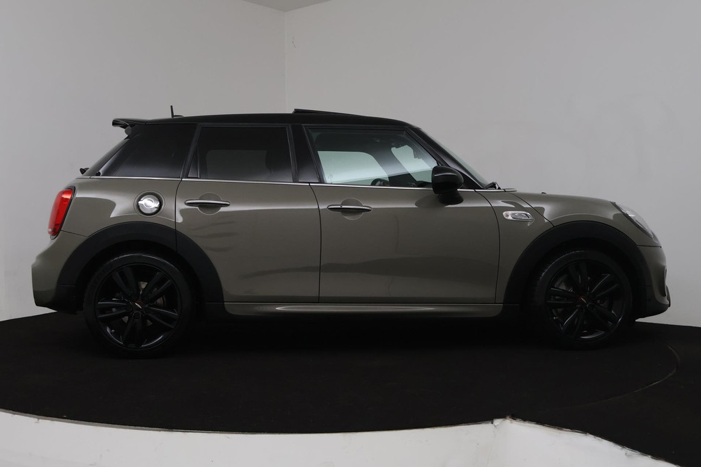 
MINI Mini 2.0 Cooper S Automaat (PANORAMADAK, HARMAN & KARDON, NAVIGATIE, PARKEERSENSOREN, STOELVERWARMING, NL-AUTO) vol									