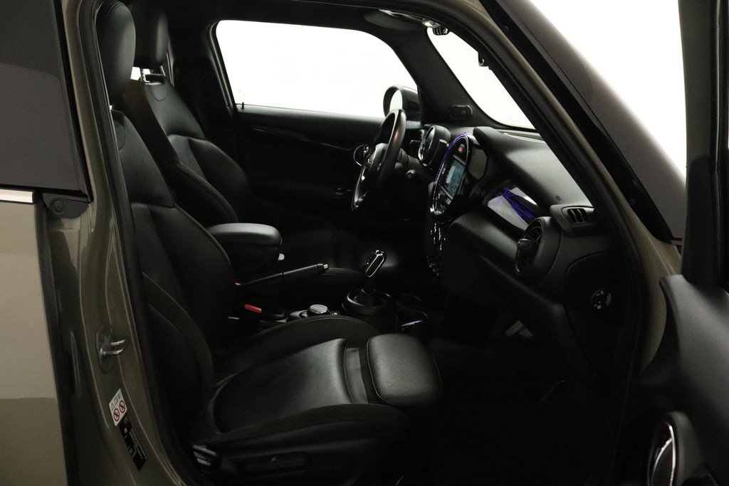 
MINI Mini 2.0 Cooper S Automaat (PANORAMADAK, HARMAN & KARDON, NAVIGATIE, PARKEERSENSOREN, STOELVERWARMING, NL-AUTO) vol									