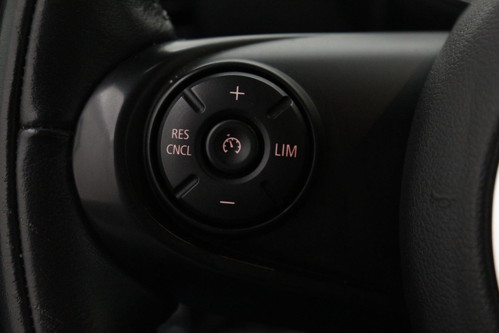 
MINI Clubman 1.5 One Business Automaat (NAVIGATIE, CLIMA, CRUISE, PARKEERSENSOREN, DEALER ONDERHOUDEN) vol									