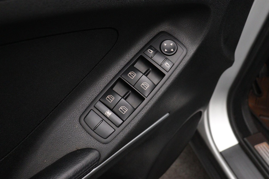 
Benz M-Klasse 320 CDI(PANO, Goed OnderH, TRAIL BAND, TrekH, LEDER, Elektr stoel, ETC) vol									