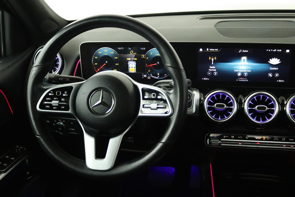 
Benz GLB 200 Business Solution Luxury (PANORAMADAK, SFEERVERLICHTING, STOELVERARMING, CAMERA, GOED ONDERHOUDEN) vol									