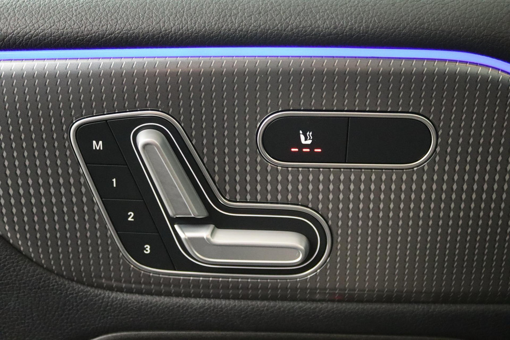 
Benz GLB 200 Business Solution Luxury (PANORAMADAK, SFEERVERLICHTING, STOELVERARMING, CAMERA, GOED ONDERHOUDEN) vol									