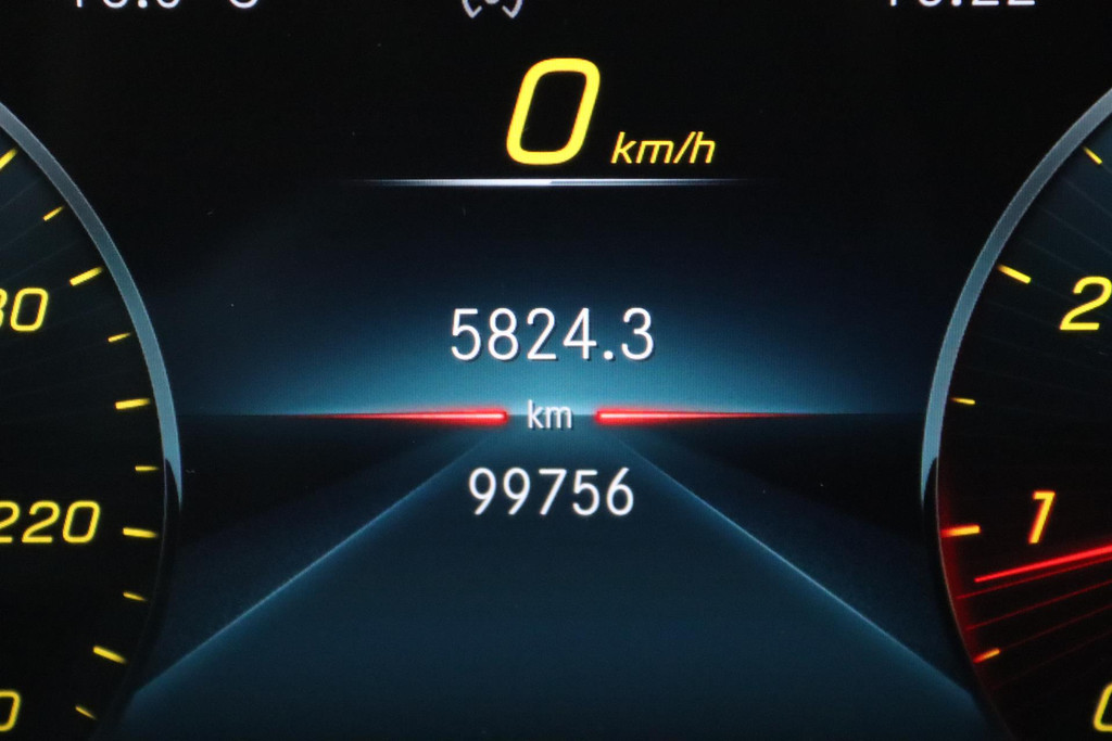 
Benz GLB 200 Business Solution Luxury (PANORAMADAK, SFEERVERLICHTING, STOELVERARMING, CAMERA, GOED ONDERHOUDEN) vol									