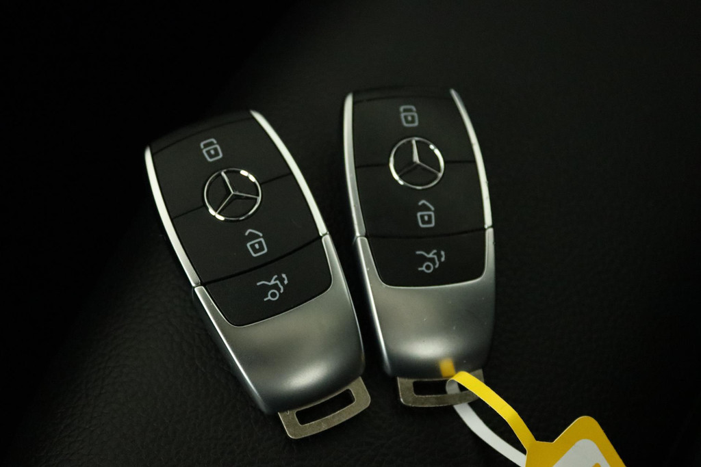 
Benz GLB 200 Business Solution Luxury (PANORAMADAK, SFEERVERLICHTING, STOELVERARMING, CAMERA, GOED ONDERHOUDEN) vol									