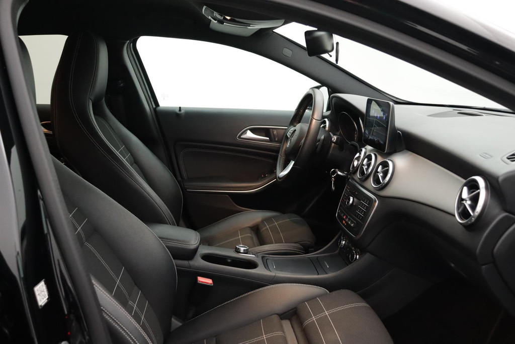 
Benz GLA 200 Prestige(Dealer OnderH, Automaat, Navi Groot, StoelV, Sportzetels, Climate Control, PDC V+A, Etc) vol									