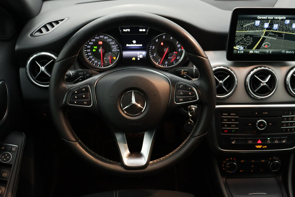 
Benz GLA 200 Prestige(Dealer OnderH, Automaat, Navi Groot, StoelV, Sportzetels, Climate Control, PDC V+A, Etc) vol									
