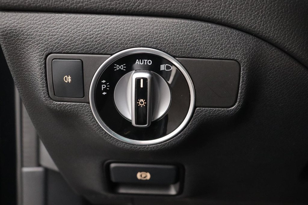 
Benz GLA 200 Prestige(Dealer OnderH, Automaat, Navi Groot, StoelV, Sportzetels, Climate Control, PDC V+A, Etc) vol									