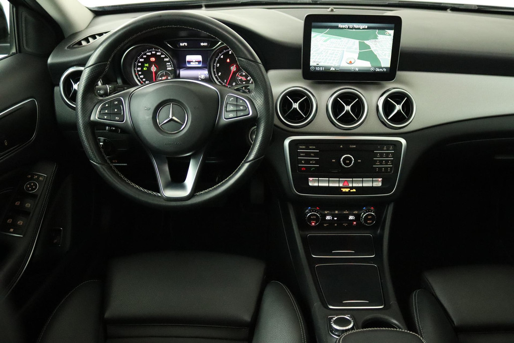 
Benz GLA 250 Premium Plus (PANORAMADAK, NAVIGATIE, CLIMA, CAMERA, LED, LEDER, STOELVERWARMING, GOED ONDERHOUDEN) vol									