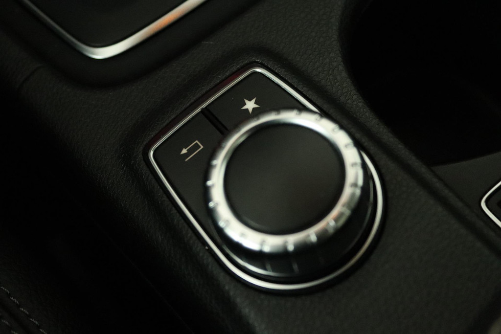 
Benz GLA 250 Premium Plus (PANORAMADAK, NAVIGATIE, CLIMA, CAMERA, LED, LEDER, STOELVERWARMING, GOED ONDERHOUDEN) vol									