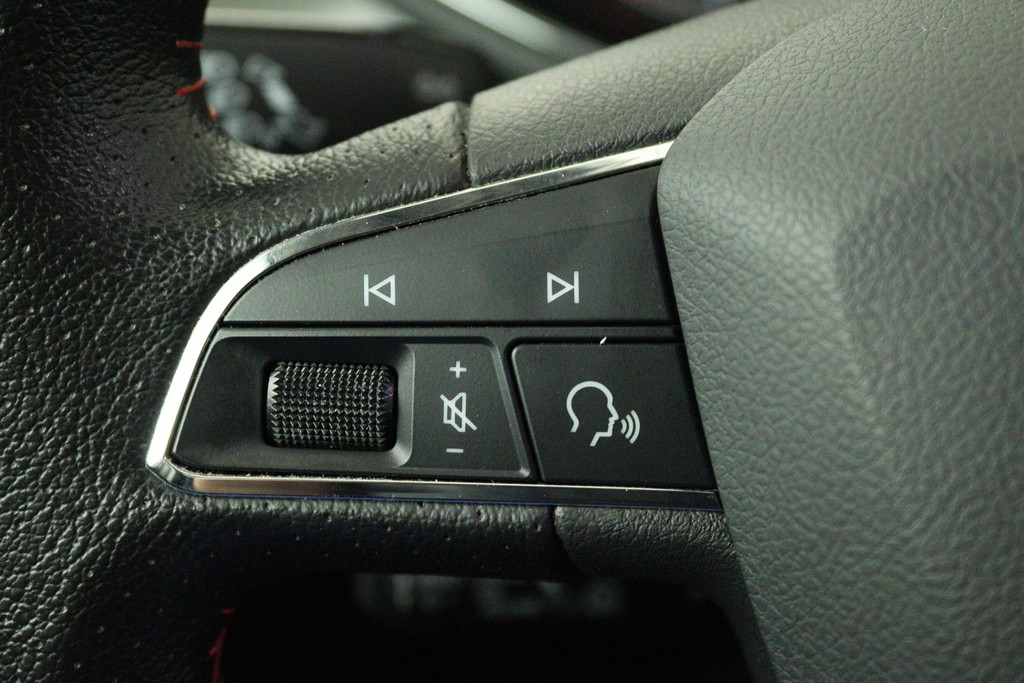 
SEAT Ibiza 1.5 TSI EVO FR Business Intense (PANORAMADAK, CARPLAY, 150PK, CLIMA, LED, GOED ONDERHOUDEN) vol									