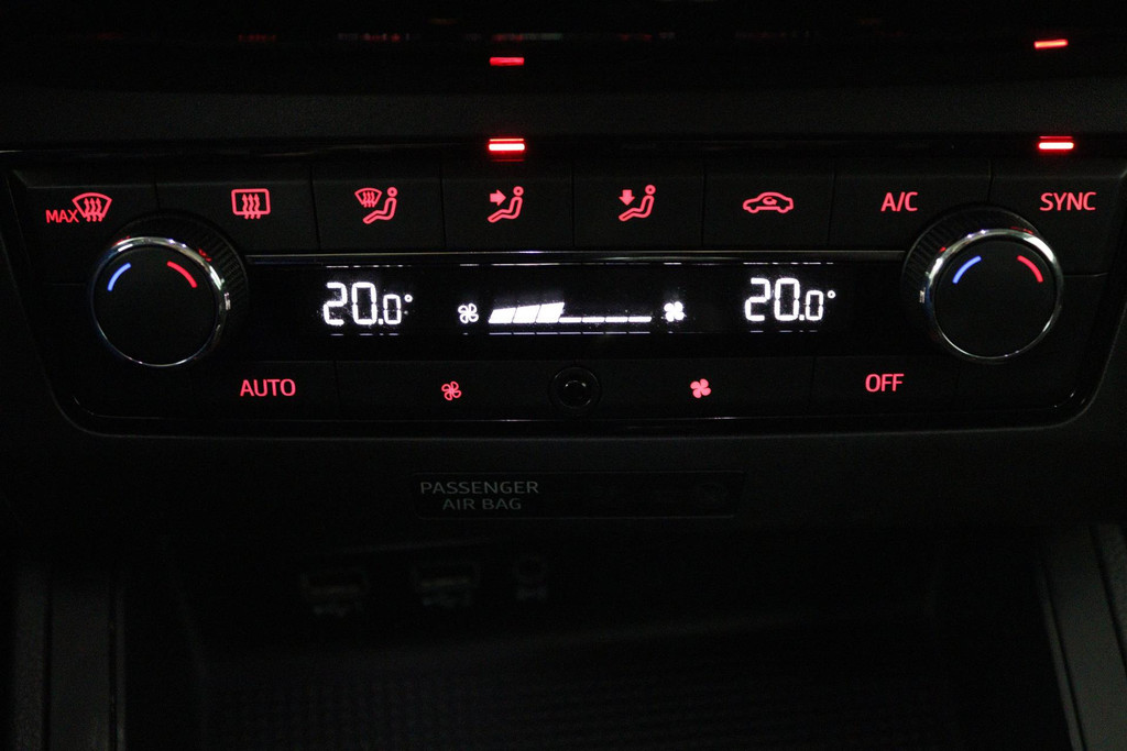 
SEAT Ibiza 1.5 TSI EVO FR Business Intense (PANORAMADAK, CARPLAY, 150PK, CLIMA, LED, GOED ONDERHOUDEN) vol									