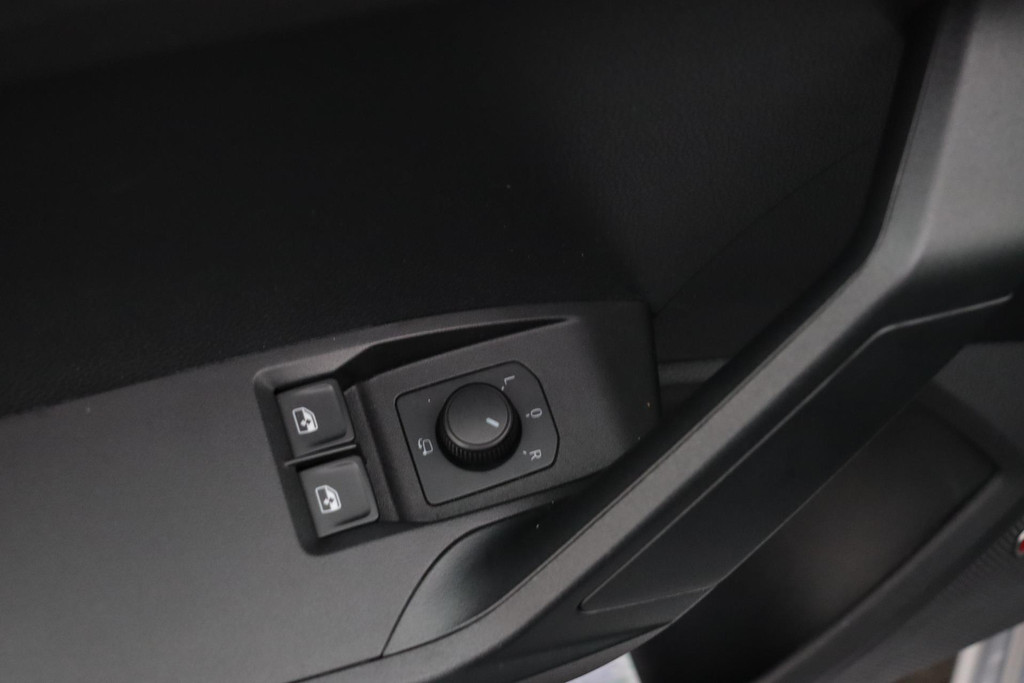 
SEAT Ibiza 1.0 TSI Style Business Intense (NAVIGATIE, CAMERA, PARKEERSENSOREN, CARPAY, 1e EIGENAAR, GOED ONDERHOUDEN) vol									