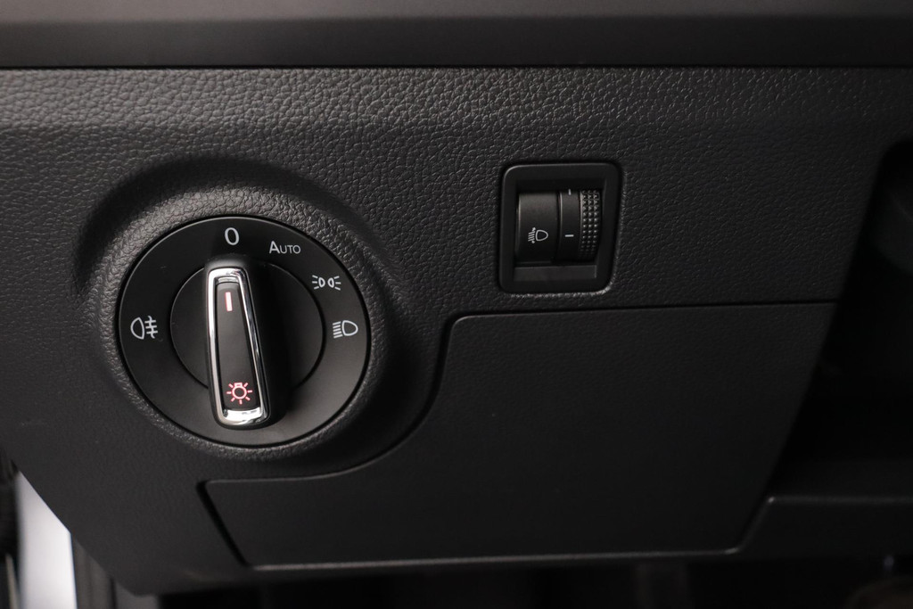 
SEAT Ibiza 1.0 TSI Style Business Intense (NAVIGATIE, CAMERA, PARKEERSENSOREN, CARPAY, 1e EIGENAAR, GOED ONDERHOUDEN) vol									