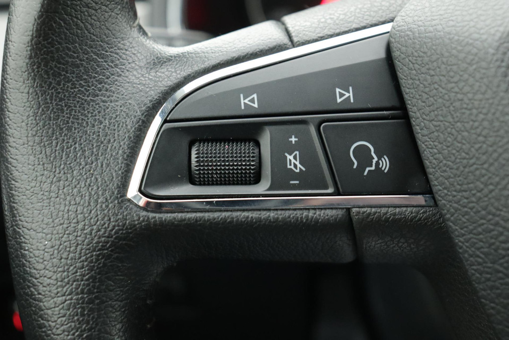 
SEAT Ibiza 1.0 TSI Style Business Intense (NAVIGATIE, CAMERA, PARKEERSENSOREN, CARPAY, 1e EIGENAAR, GOED ONDERHOUDEN) vol									