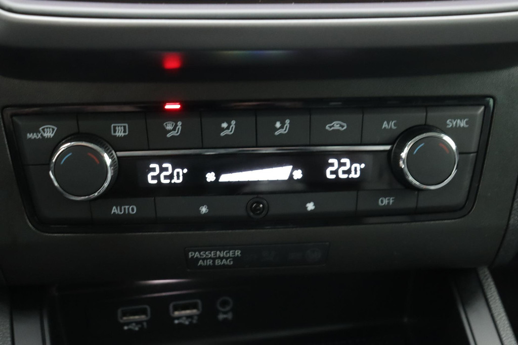 
SEAT Ibiza 1.0 TSI Style Business Intense (NAVIGATIE, CAMERA, PARKEERSENSOREN, CARPAY, 1e EIGENAAR, GOED ONDERHOUDEN) vol									