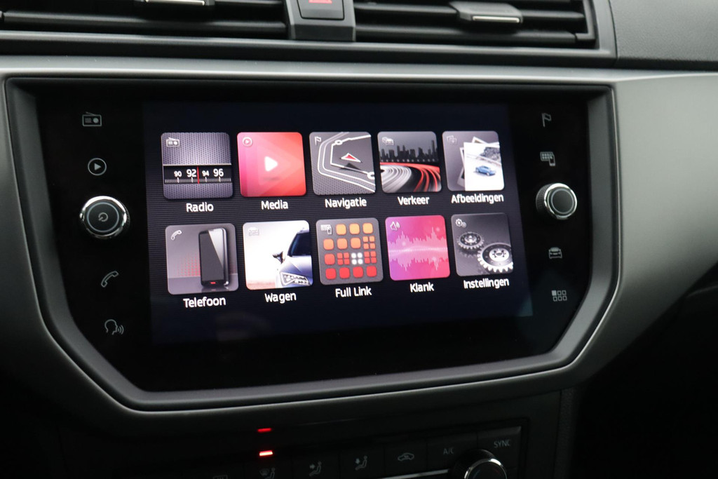 
SEAT Ibiza 1.0 TSI Style Business Intense (NAVIGATIE, CAMERA, PARKEERSENSOREN, CARPAY, 1e EIGENAAR, GOED ONDERHOUDEN) vol									