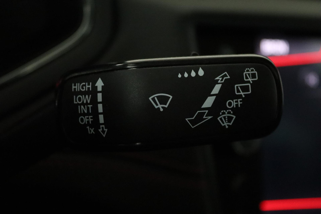 
SEAT Ibiza 1.0 TSI FR Business Intense Automaat (PANODAK, STOELV, CAMERA, PDC, ADAPTIVE, NAVIGATIE, NL-AUTO, GOED ONDERHOUDEN) vol									