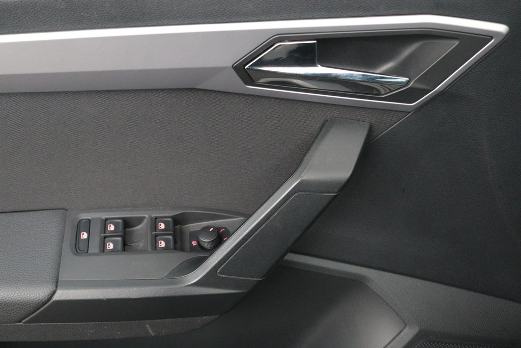 
SEAT Ibiza 1.0 TSI FR Business Intense (NAVIGATIE, CAMERA, CARPLAY, PARKEERSENSOREN, CLIMA, 1e EIGENAAR, GOED ONDERHOUDEN) vol									