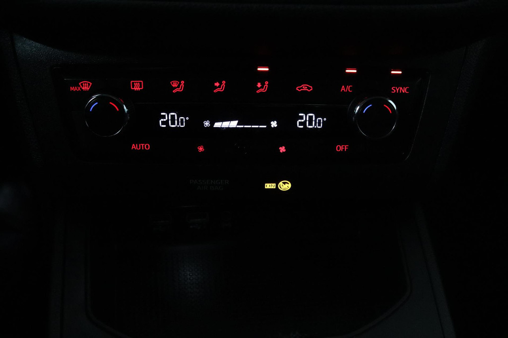 
SEAT Ibiza 1.0 TSI FR Business Intense Sport (CAMERA, NAVIGATIE, PARKEERSENSOREN, LED, CLIMATE, NL-AUTO, GOED ONDERHOUDEN) vol									