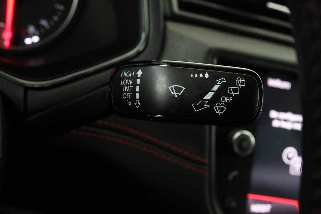 
SEAT Ibiza 1.0 TSI FR Business Intense Sport (CAMERA, NAVIGATIE, PARKEERSENSOREN, LED, CLIMATE, NL-AUTO, GOED ONDERHOUDEN) vol									