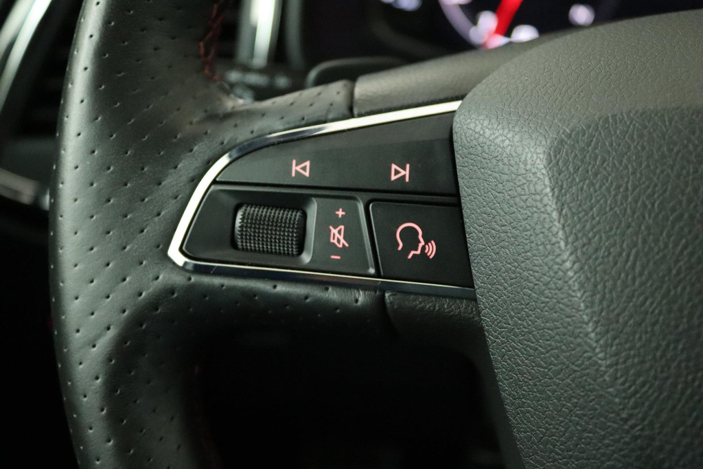 
SEAT Ateca 1.5 TSI FR Business Intense (PANORAMADAK, ACHTERUITRIJCAMERA, STOELVERWARMING, LEER, PARKEERSENSOREN, GOED ONDERHOUDEN) vol									