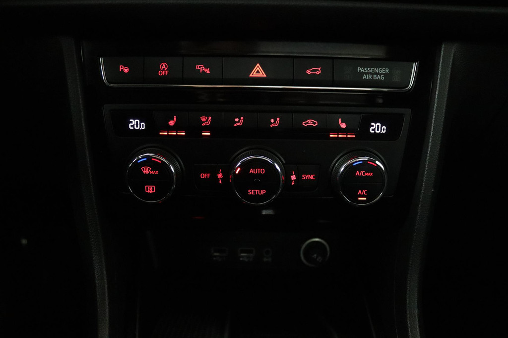 
SEAT Ateca 1.5 TSI FR Business Intense (PANORAMADAK, ACHTERUITRIJCAMERA, STOELVERWARMING, LEER, PARKEERSENSOREN, GOED ONDERHOUDEN) vol									