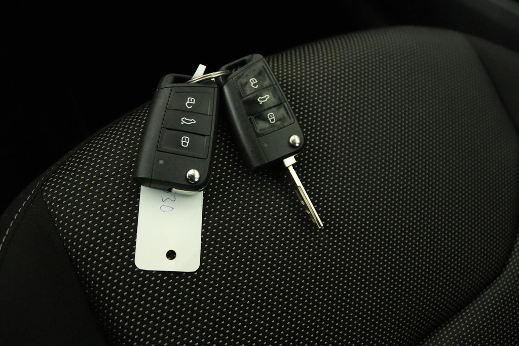 
SEAT Arona 1.0 TSI Xcellence Launch Edition (PARKEERSENSOREN, ACHTERUITRIJCAMERA ADAPTIVE, CRUISE, CARPLAY, GOED ONDERHOUDEN) vol									