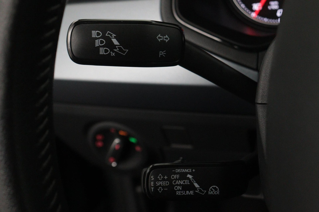 
SEAT Arona 1.0 TSI Style Business Intense (PARKEERSENSOREN, ADAPTIVE CRUISE, CLIMA, 1e EIGENAAR, GOED ONDERHOUDEN) vol									