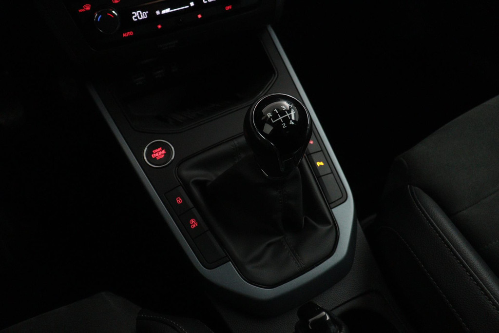 
SEAT Arona 1.0 TSI Style Business Intense (PARKEERSENSOREN, ADAPTIVE CRUISE, CLIMA, 1e EIGENAAR, GOED ONDERHOUDEN) vol									