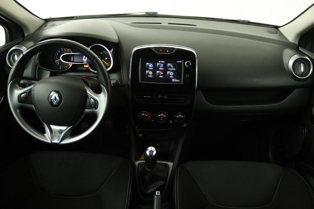 
Renault Clio Estate 0.9 TCe Night&Day (TREKHAAK, PARKEERSENSOREN ACHTER, BLUETOOTH, NAVIGATIE, NL-AUTO, GOED ONDERHOUDEN) vol									