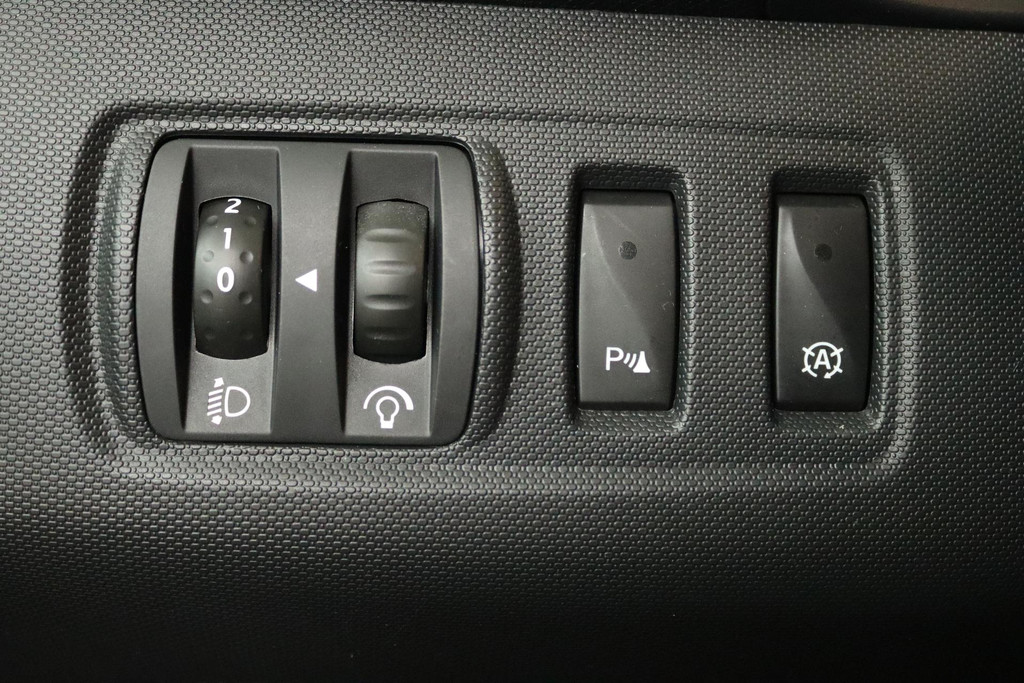 
Renault Clio Estate 0.9 TCe Night&Day (TREKHAAK, PARKEERSENSOREN ACHTER, BLUETOOTH, NAVIGATIE, NL-AUTO, GOED ONDERHOUDEN) vol									