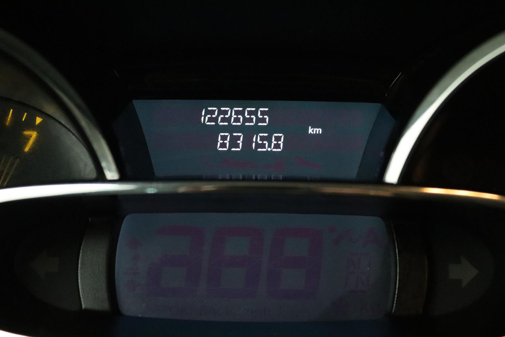 
Renault Clio Estate 0.9 TCe Night&Day (TREKHAAK, PARKEERSENSOREN ACHTER, BLUETOOTH, NAVIGATIE, NL-AUTO, GOED ONDERHOUDEN) vol									