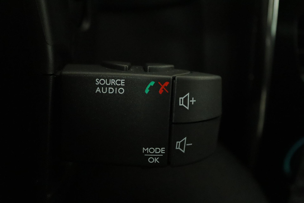 
Renault Clio Estate 0.9 TCe Night&Day (TREKHAAK, PARKEERSENSOREN ACHTER, BLUETOOTH, NAVIGATIE, NL-AUTO, GOED ONDERHOUDEN) vol									