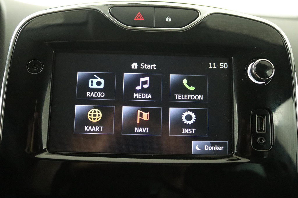 
Renault Clio Estate 0.9 TCe Night&Day (TREKHAAK, PARKEERSENSOREN ACHTER, BLUETOOTH, NAVIGATIE, NL-AUTO, GOED ONDERHOUDEN) vol									