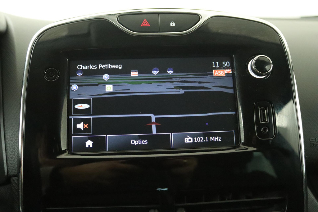 
Renault Clio Estate 0.9 TCe Night&Day (TREKHAAK, PARKEERSENSOREN ACHTER, BLUETOOTH, NAVIGATIE, NL-AUTO, GOED ONDERHOUDEN) vol									