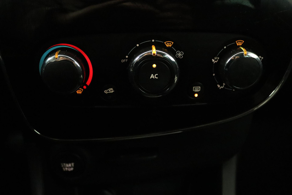 
Renault Clio Estate 0.9 TCe Night&Day (TREKHAAK, PARKEERSENSOREN ACHTER, BLUETOOTH, NAVIGATIE, NL-AUTO, GOED ONDERHOUDEN) vol									