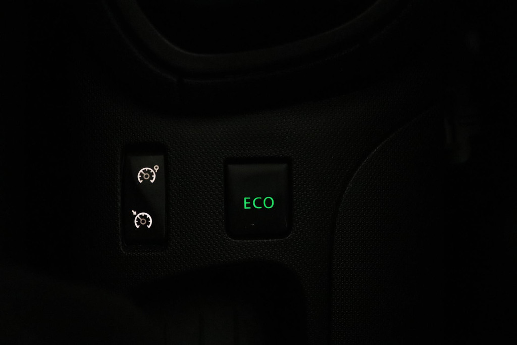 
Renault Clio Estate 0.9 TCe Night&Day (TREKHAAK, PARKEERSENSOREN ACHTER, BLUETOOTH, NAVIGATIE, NL-AUTO, GOED ONDERHOUDEN) vol									