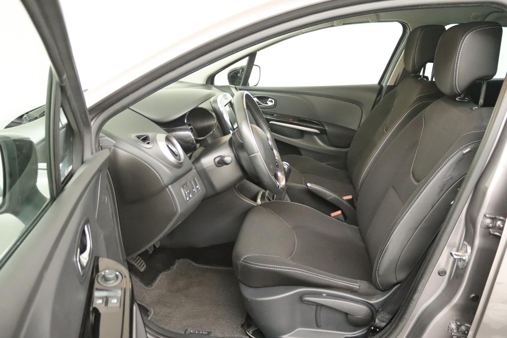 
Renault Clio Estate 0.9 TCe Night&Day (TREKHAAK, PARKEERSENSOREN ACHTER, BLUETOOTH, NAVIGATIE, NL-AUTO, GOED ONDERHOUDEN) vol									