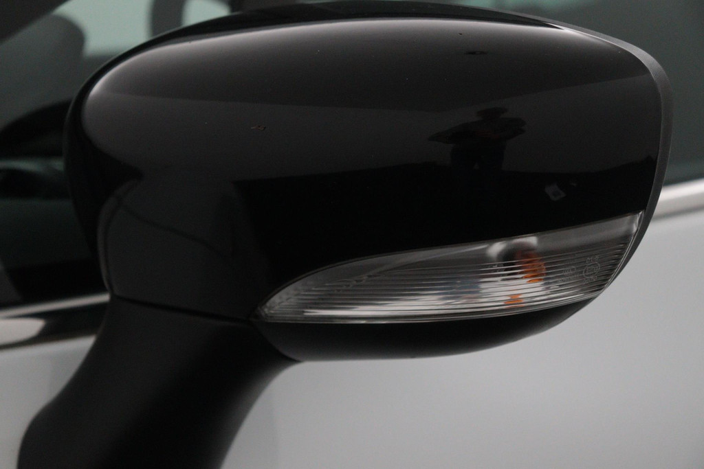 
Renault Clio 0.9 TCe Limited (NAVIGATIE, PARKEERSENSOREN, MULTIMEDIA, LED, 1e EIGENAAR, GOED ONDERHOUDEN) vol									