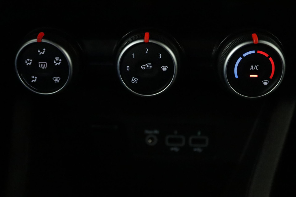 
Renault Clio 1.0 TCe Zen (NAVIGATIE, PARKEERSENSOREN, LANE ASSIST, CRUISE CONTROL, MULTIMEDIA, NL-AUTO, GOED ONDERHOUDEN) vol									