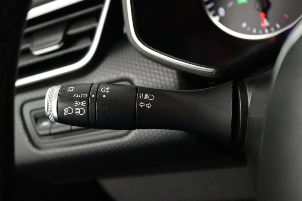 
Renault Clio 1.0 TCe Zen (NAVIGATIE, PARKEERSENSOREN, LANE ASSIST, CRUISE CONTROL, MULTIMEDIA, NL-AUTO, GOED ONDERHOUDEN) vol									