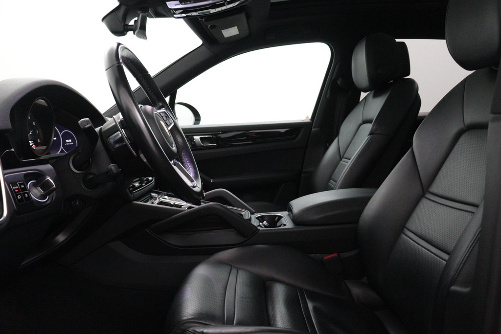 
Porsche Cayenne 3.0 AANBIEDING!!!(Deal OndH, Panoramadak, Luchtvering, Luxe stoelen, Camera’s, Carplay, StoelV, Adapt Cruise, Etc) vol									