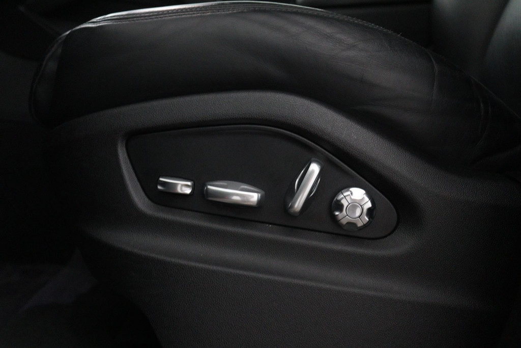 
Porsche Cayenne 3.0 AANBIEDING!!!(Deal OndH, Panoramadak, Luchtvering, Luxe stoelen, Camera’s, Carplay, StoelV, Adapt Cruise, Etc) vol									