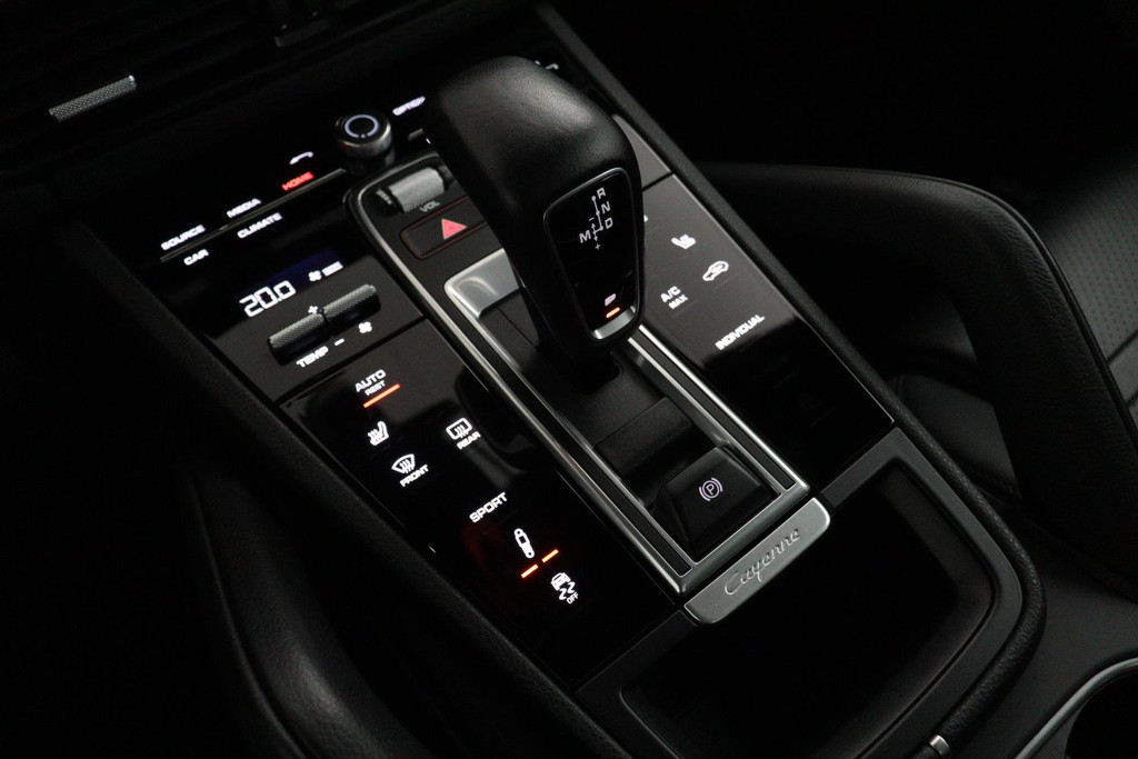 
Porsche Cayenne 3.0 AANBIEDING!!!(Deal OndH, Panoramadak, Luchtvering, Luxe stoelen, Camera’s, Carplay, StoelV, Adapt Cruise, Etc) vol									