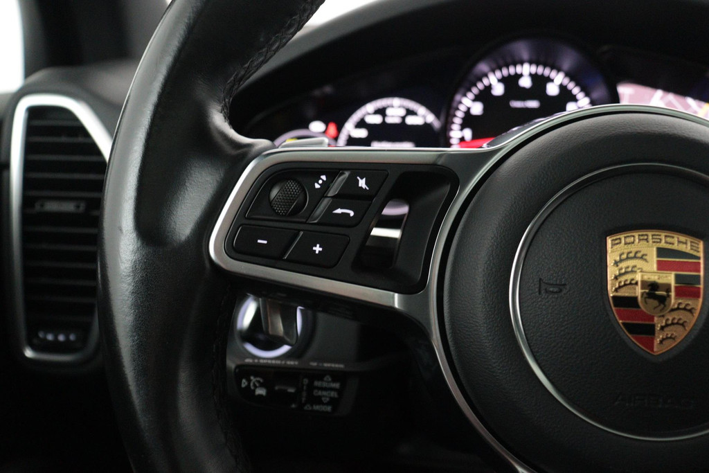 
Porsche Cayenne 3.0 AANBIEDING!!!(Deal OndH, Panoramadak, Luchtvering, Luxe stoelen, Camera’s, Carplay, StoelV, Adapt Cruise, Etc) vol									