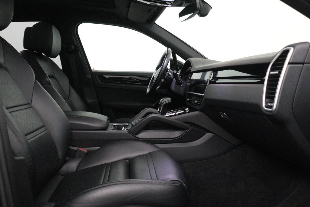
Porsche Cayenne 3.0 AANBIEDING!!!(Deal OndH, Panoramadak, Luchtvering, Luxe stoelen, Camera’s, Carplay, StoelV, Adapt Cruise, Etc) vol									