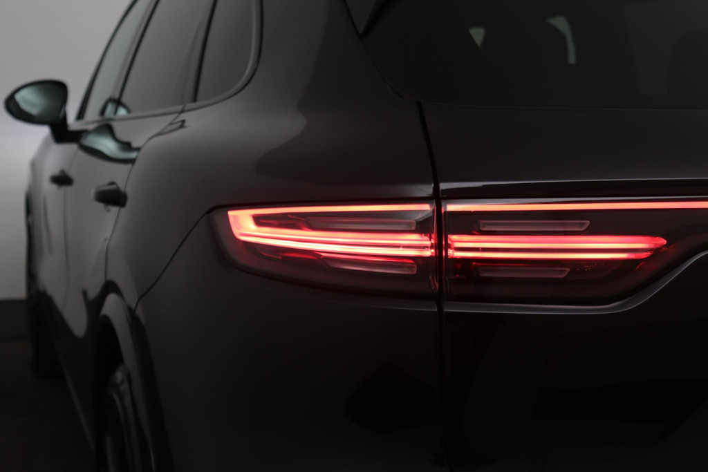 
Porsche Cayenne 3.0 AANBIEDING!!!(Deal OndH, Panoramadak, Luchtvering, Luxe stoelen, Camera’s, Carplay, StoelV, Adapt Cruise, Etc) vol									